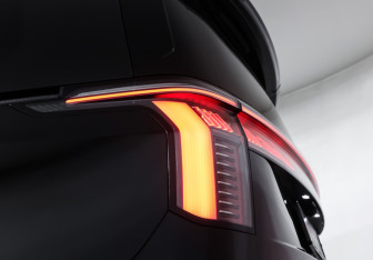 Подержанный автомобиль Zeekr 009 2023 года (29 фото)