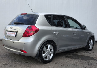 Подержанный автомобиль Kia Ceed Hatchback 2009 года (5 фото)