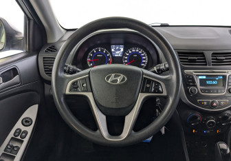 Подержанный автомобиль Hyundai Solaris Sedan 2016 года (21 фото)