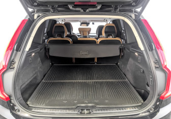 Подержанный автомобиль Volvo XC90 2015 года (10 фото)