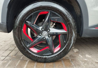 Подержанный автомобиль Omoda C5 2024 года (14 фото)