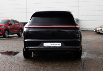 Подержанный автомобиль LiXiang L7 2023 года (6 фото)