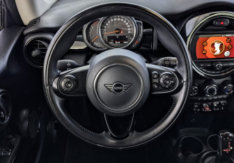 Подержанный автомобиль MINI Hatch 2020 года (22 фото)