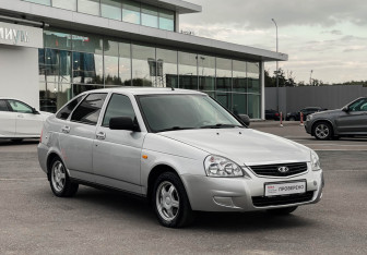Подержанный автомобиль LADA (ВАЗ) Priora Hatchback 2013 года (3 фото)