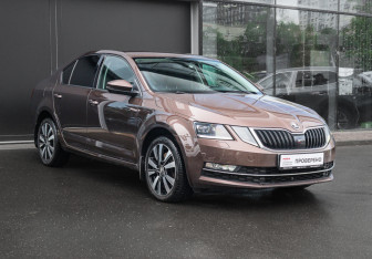 Подержанный автомобиль Skoda Octavia Liftback 2017 года (3 фото)