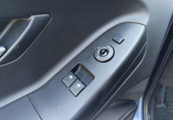 Подержанный автомобиль Kia Ceed Hatchback 2011 года (17 фото)