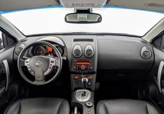 Подержанный автомобиль Nissan Qashqai 2008 года (14 фото)