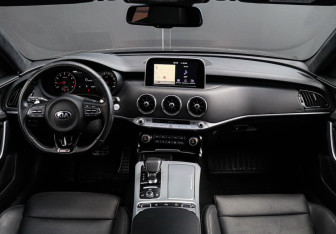 Подержанный автомобиль Kia Stinger 2018 года (9 фото)