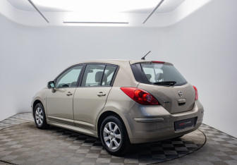Подержанный автомобиль Nissan Tiida Hatchback 2012 года (3 фото)