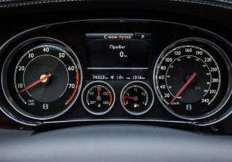 Подержанный автомобиль Bentley Flying Spur 2014 года (9 фото)