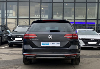 Подержанный автомобиль Volkswagen Passat Wagon 2018 года (6 фото)