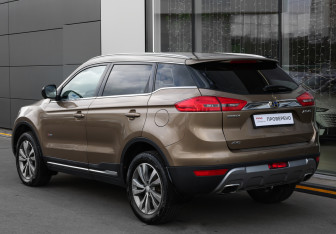 Подержанный автомобиль Geely Atlas 2018 года (7 фото)