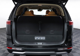 Подержанный автомобиль Kia Carnival 2021 года (11 фото)