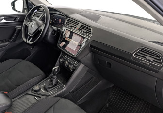 Подержанный автомобиль Volkswagen Tiguan 2019 года (13 фото)