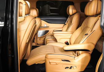 Подержанный автомобиль Voyah Dream 2023 года (12 фото)