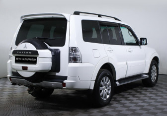 Подержанный автомобиль Mitsubishi Pajero 2012 года (3 фото)