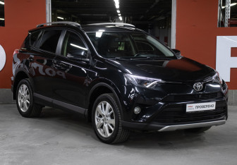 Подержанный автомобиль Toyota RAV4 2015 года (3 фото)