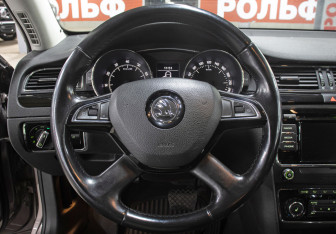 Подержанный автомобиль Skoda Superb Liftback 2014 года (18 фото)