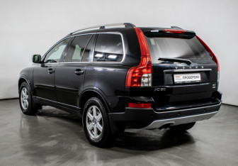 Подержанный автомобиль Volvo XC90 2009 года (7 фото)