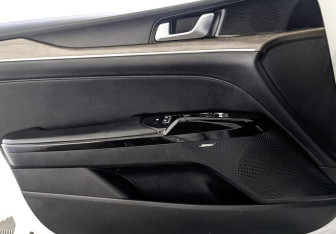 Подержанный автомобиль Kia K5 2021 года (19 фото)