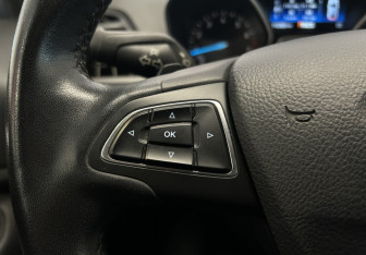 Подержанный автомобиль Ford Kuga 2017 года (18 фото)