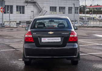 Подержанный автомобиль Chevrolet Aveo Sedan 2011 года (6 фото)