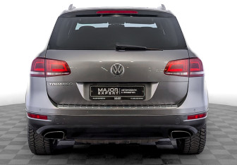Подержанный автомобиль Volkswagen Touareg 2013 года (6 фото)