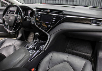Подержанный автомобиль Toyota Camry Sedan 2018 года (11 фото)