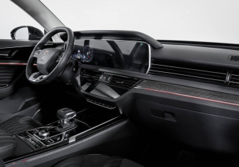 Подержанный автомобиль Hongqi HS5 2024 года (9 фото)