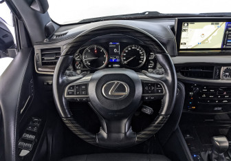 Подержанный автомобиль Lexus LX 2019 года (22 фото)