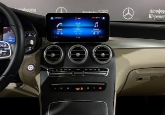 Подержанный автомобиль Mercedes-Benz GLC Coupe 2021 года (15 фото)