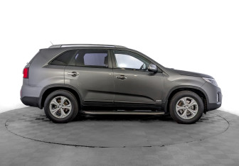 Подержанный автомобиль Kia Sorento 2013 года (4 фото)
