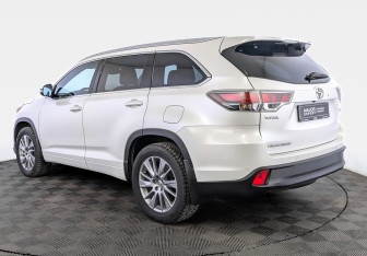 Подержанный автомобиль Toyota Highlander 2015 года (7 фото)