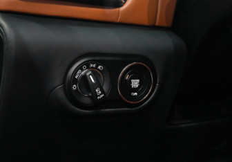 Подержанный автомобиль Maserati Levante 2018 года (20 фото)