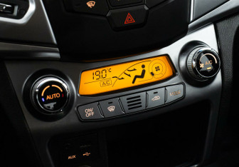 Подержанный автомобиль SsangYong Actyon 2014 года (9 фото)