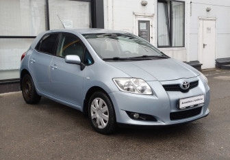 Подержанный автомобиль Toyota Auris Hatchback 2008 года (3 фото)