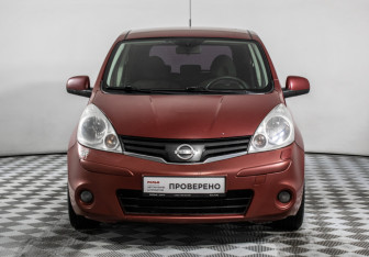 Подержанный автомобиль Nissan Note 2011 года (2 фото)