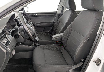 Подержанный автомобиль Skoda Rapid Liftback 2022 года (20 фото)