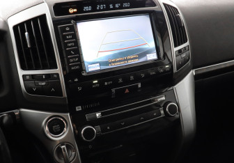 Подержанный автомобиль Toyota Land Cruiser Suv 2014 года (11 фото)