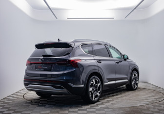 Подержанный автомобиль Hyundai Santa Fe 2022 года (5 фото)