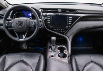 Подержанный автомобиль Toyota Camry Sedan 2019 года (13 фото)