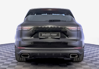 Подержанный автомобиль Porsche Cayenne 2019 года (6 фото)
