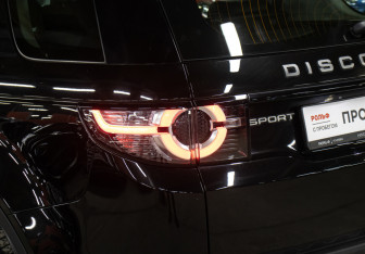 Подержанный автомобиль Land Rover Discovery Sport 2019 года (23 фото)