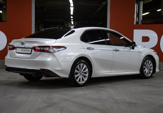 Подержанный автомобиль Toyota Camry Sedan 2019 года (5 фото)
