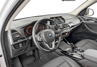 Подержанный автомобиль BMW X3 2021 года (16 фото)