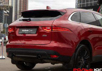 Подержанный автомобиль Jaguar F-Pace 2017 года (26 фото)