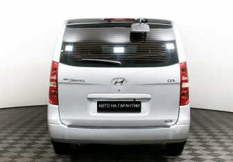 Подержанный автомобиль Hyundai Grand Starex 2010 года (6 фото)