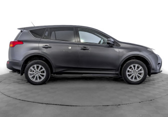 Подержанный автомобиль Toyota RAV4 2013 года (4 фото)
