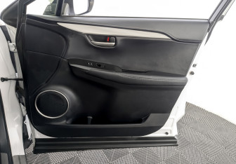 Подержанный автомобиль Lexus NX 2015 года (24 фото)