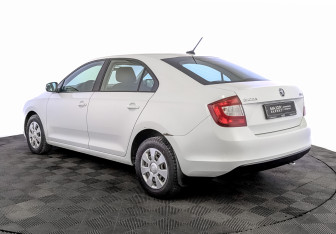 Подержанный автомобиль Skoda Rapid Liftback 2019 года (7 фото)